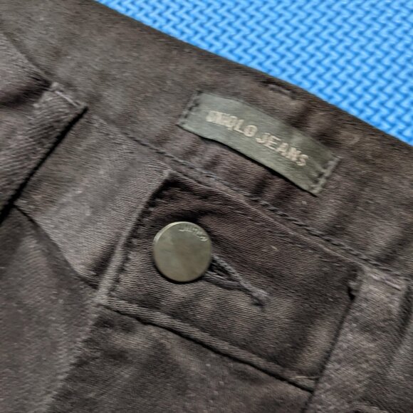 Uniqlo Slim Jeans - Picture 2 of 4